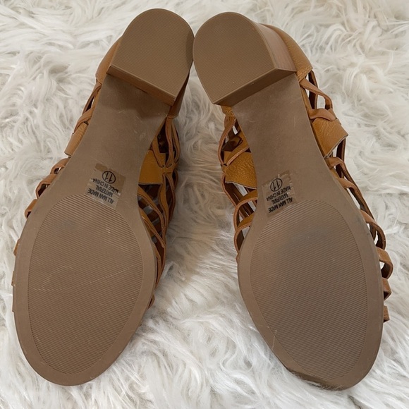 Charlotte Russe Open Toe Block Heel Size 11 - Picture 5 of 7